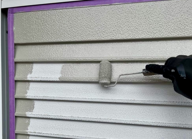 外壁とあわせて塗装作業をしてもらっている雨戸