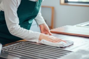 飲食店の清掃でおすすめのクリーニング業者3選!料金相場や安く抑えるコツも解説