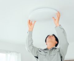 天井照明増設の費用相場！工事料金の変動要素や安く抑えるコツ・業者の選び方を解説（アイキャッチ）