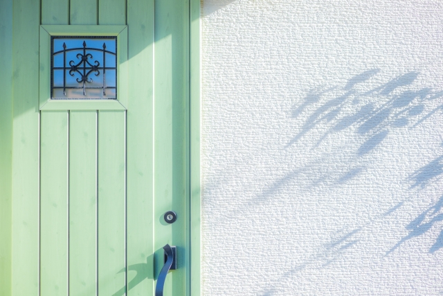 料金を支払い塗装した玄関ドア