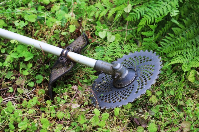 斜面(法面)の草刈りを効率化する方法