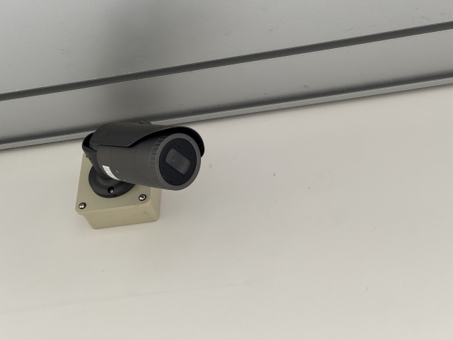 オフィスに防犯カメラを設置するメリットを徹底解説!事務所に適したおすすめ機能も