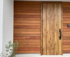 塗装料金を調べている玄関ドア