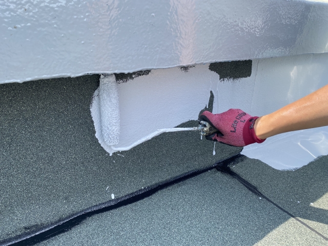 種類を決めて施工中のアスファルト防水