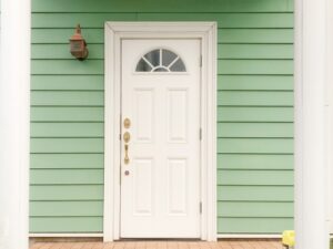 玄関灯交換はどこに頼む？失敗しない業者の選び方と費用相場を紹介　アイキャッチ