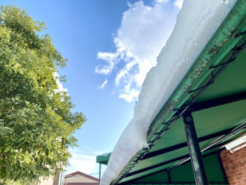 屋根の雪が隣の敷地に落ちる対策を調べ中