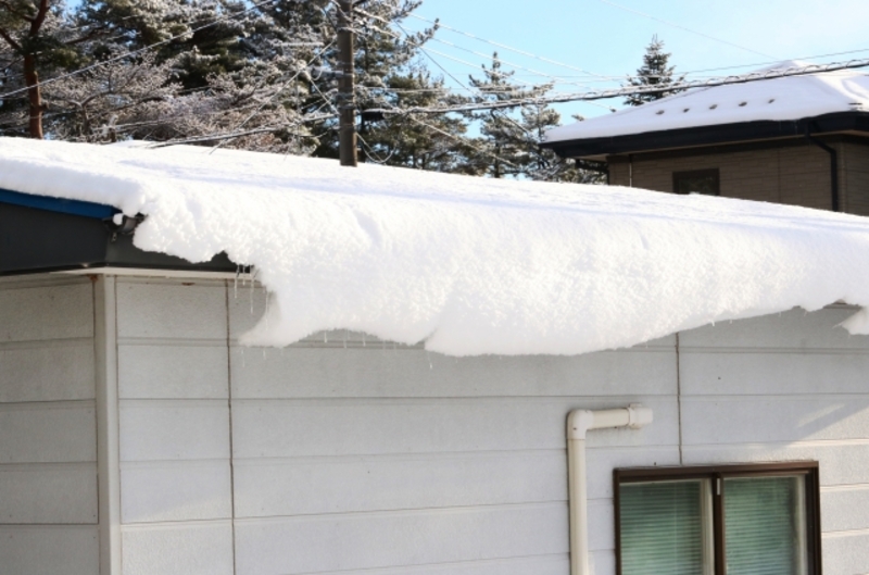屋根の雪が隣の敷地に落ちる対策5選