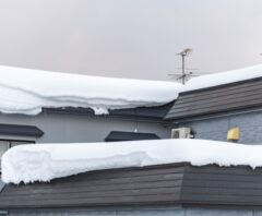 屋根の雪が隣の敷地に落ちる対策