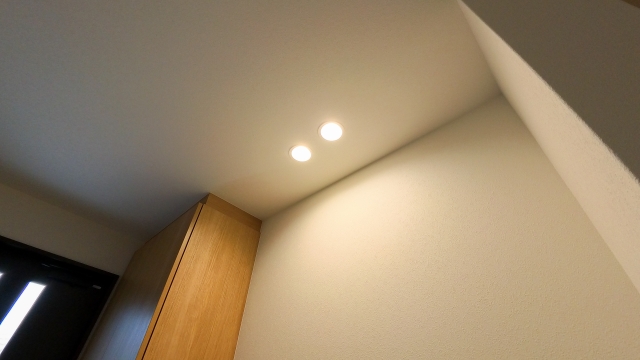 ダウンライト交換工事が高くなる業者費用の基準