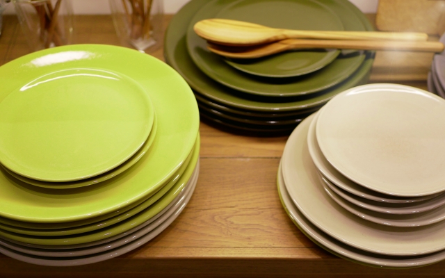 大量の食器を処分する方法5選！捨てる・売るを判断する基準