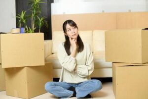 引越しの荷物は捨てた方が安いのか考える人