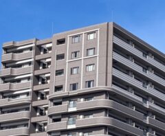 屋上の防水工事費用を調べているマンション