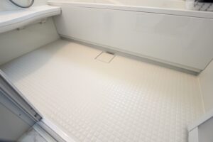 落ちない黒ずみを掃除した後のお風呂の床