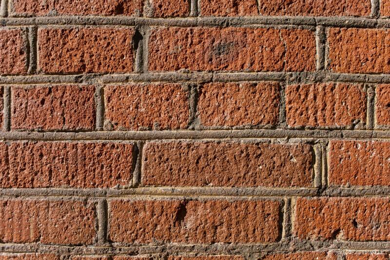 外壁修理をどこに頼むか協議中