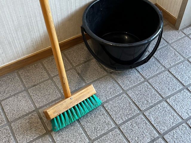 玄関の大掃除で使う道具