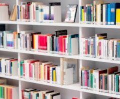 大量の本を処分する方法7選！売る・捨てるの基準や高価買取のコツも解説