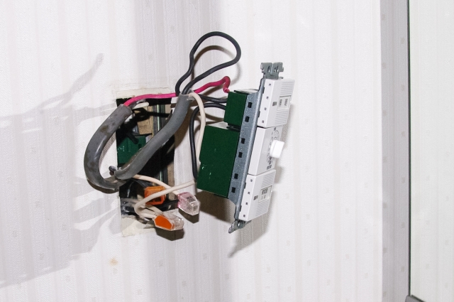 壁の中に配線するには?工事費用と失敗しないポイントを徹底解説