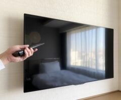 テレビ壁掛け工事はどこに頼むべき?失敗しない依頼先の選び方と料金相場を徹底解説(アイキャッチ)