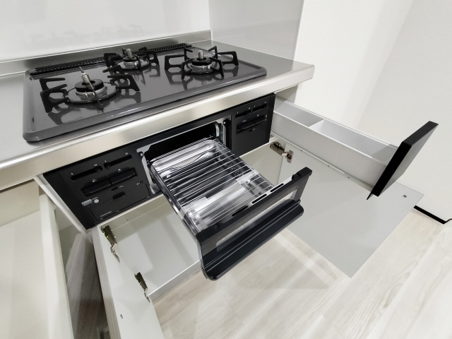 システムキッチンの魚焼きグリルを分解した状態