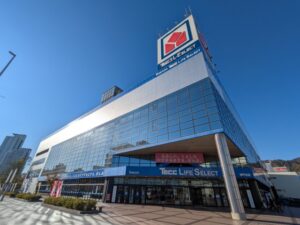 壁掛けテレビの工事費用はヤマダ電機でいくら？料金相場と他社比較を徹底解説（アイキャッチ）