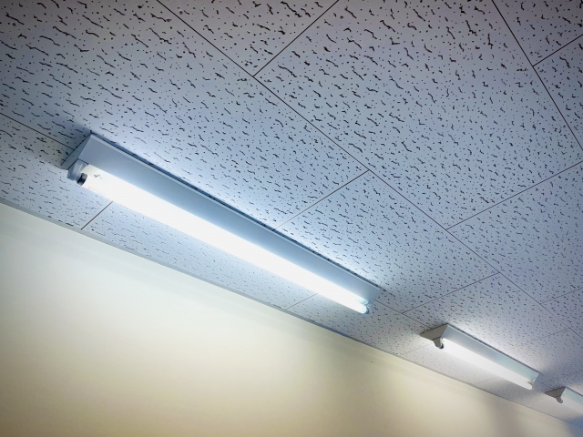 蛍光灯の不具合が起きる主な原因【修理業者に頼む前に】