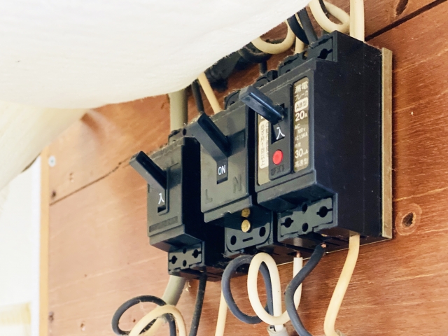 電気自動車（EV）の充電でブレーカーが落ちる主な原因