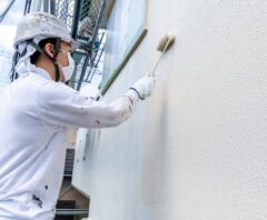 評判を調べている外壁塗装のヌリカエの職人