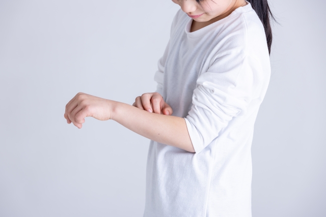 梅雨の時期にダニ被害に遭った人