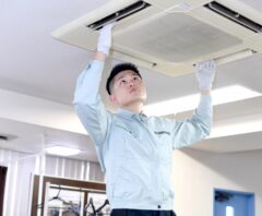 業務用エアコンの取付費用はいくら?配線工事を安く抑えるコツや天カセ設置時の注意点を解説(アイキャッチ)