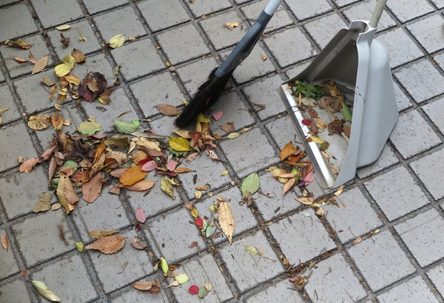 自分でできる落ち葉の吹き溜まり掃除対策