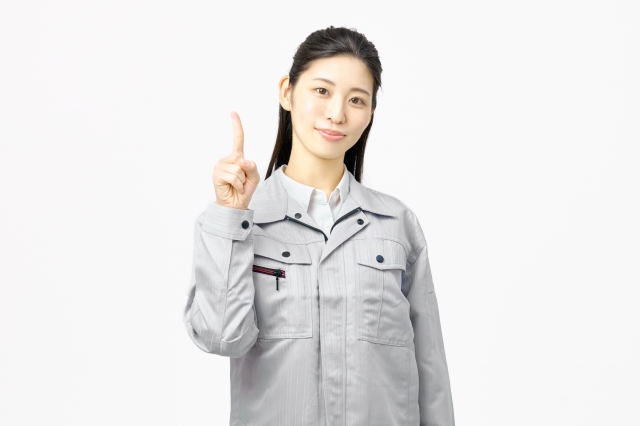 ジョリパット吹き付け選びのポイントを教える女性