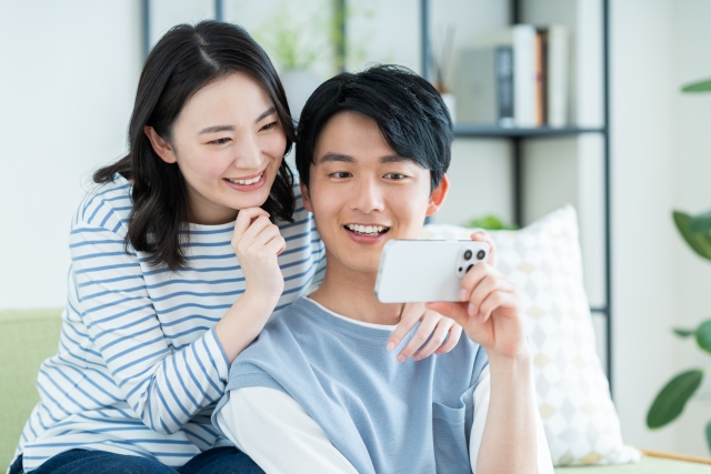 ゲーミングチェア・ゲーミングデスクの引っ越しを検討する夫婦