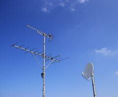 アンテナ撤去の費用相場は？業者作業の流れや料金を抑えるコツを徹底解説（アイキャッチ）