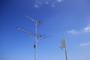 アンテナ撤去の費用相場は？業者作業の流れや料金を抑えるコツを徹底解説（アイキャッチ）