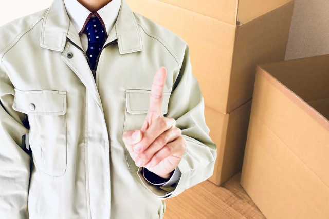 引っ越しで家具が入らない時にすぐにできる対処法を解説するスタッフ