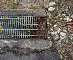 側溝掃除は自分でできる？具体的なやり方や注意点を徹底解説