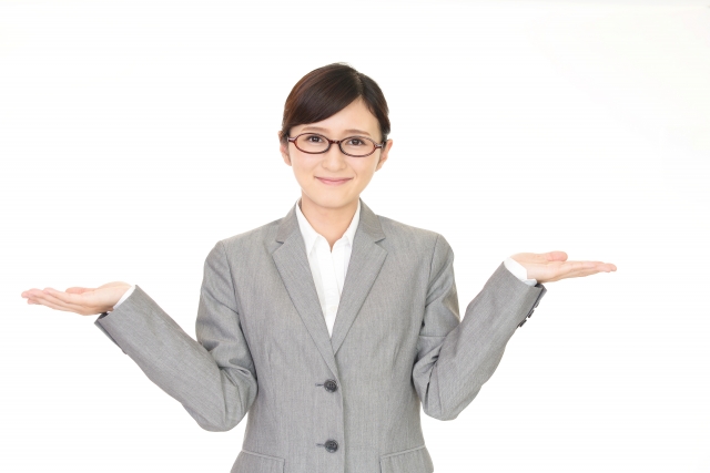 玄関の鍵交換をしたい人に向けてカインズと鍵業者を比較する人