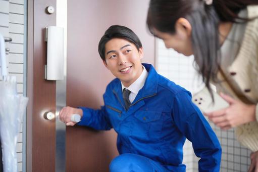 鍵を無くして家に入れず業者を呼んだ人