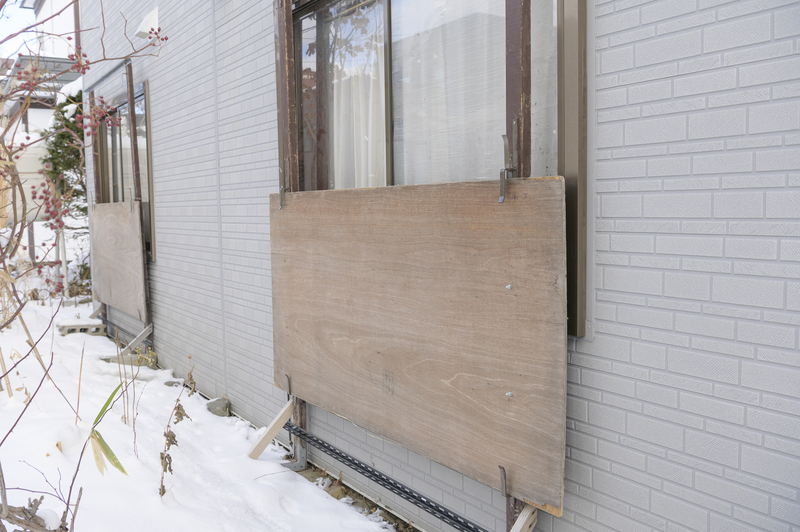 窓の雪囲いを安く取り付けるコツ