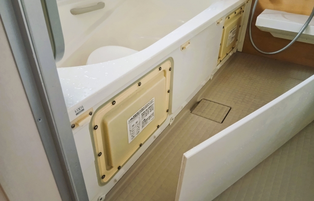 浴槽エプロンを外して洗浄する方法