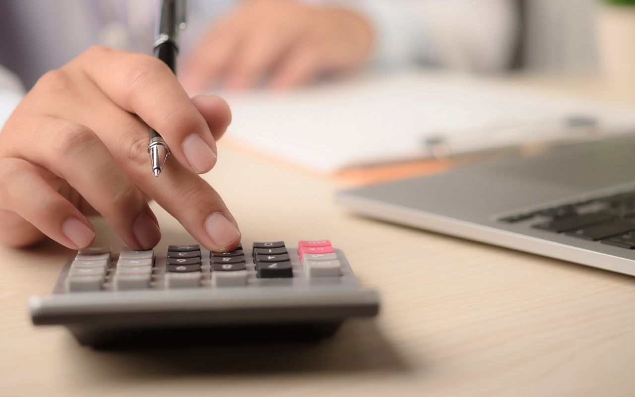 LANケーブル壁内配線の業者施工費用