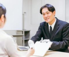 質屋カンテイ局の口コミ・評判を元に査定に出向いた女性