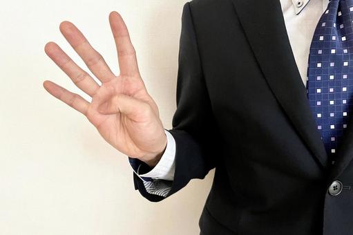 鍵番号から合鍵を作りたい人へ悪用防止対処法を解説する男性