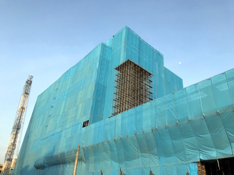 屋根にブルーシートをかける業者の注意点