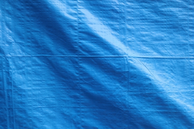 屋根のブルーシート料金相場