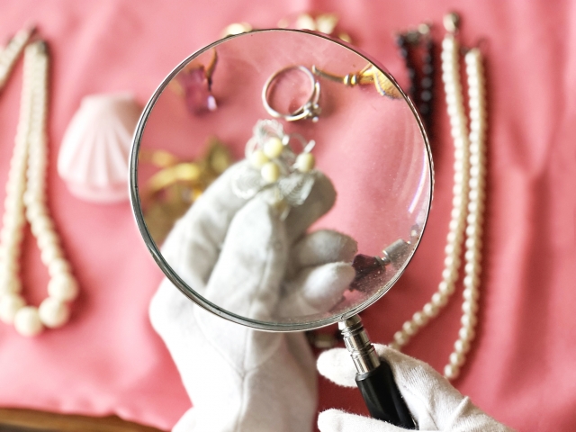 昔の物で高く売れるもの12選!実家の不用品を高価買取してもらうコツ・相場も解説