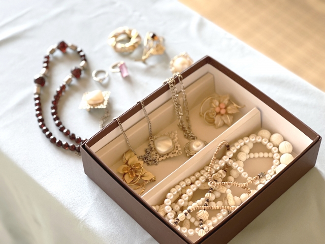 昔の物で高く売れるもの12選!【相場もチェック】