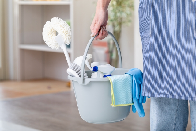 アルミサッシの白いぶつぶつ汚れ｜自力対応が難しいならプロへ相談も