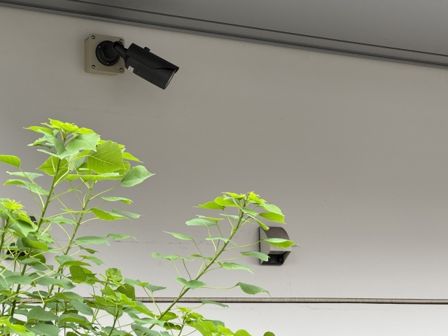 庭用防犯カメラの選び方・設置時の注意点とは?効果的な取り付け場所や配線工事まで徹底解説