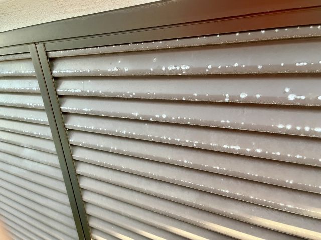 アルミサッシの白いぶつぶつ汚れ「白サビ」を取る方法